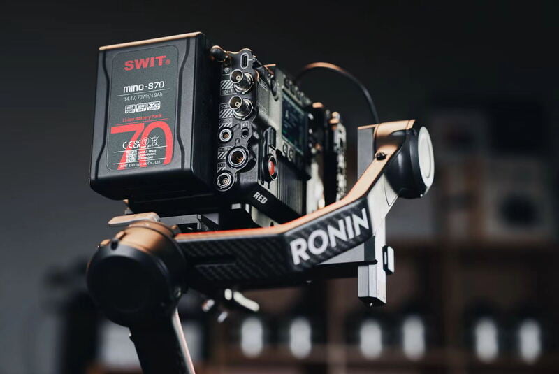 SWIT Mino-S70 | USB-C, tiny size with 70Wh pocket mini battery, USB-A/USB-C/D-tap, V-Mount, also ideal for long term use or high power draw lights
