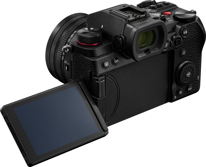 Panasonic Lumix S5D with S-R1840 F/4.5-6.3 KIT