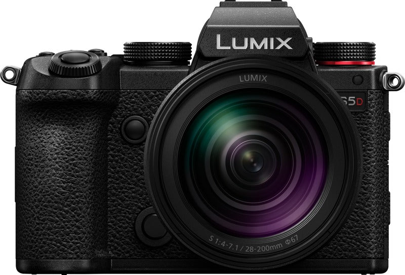 Panasonic Lumix S5D with S-R28200 F/4-7.1 KIT