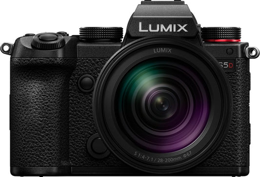 Panasonic Lumix S5D with S-R28200 F/4-7.1 KIT