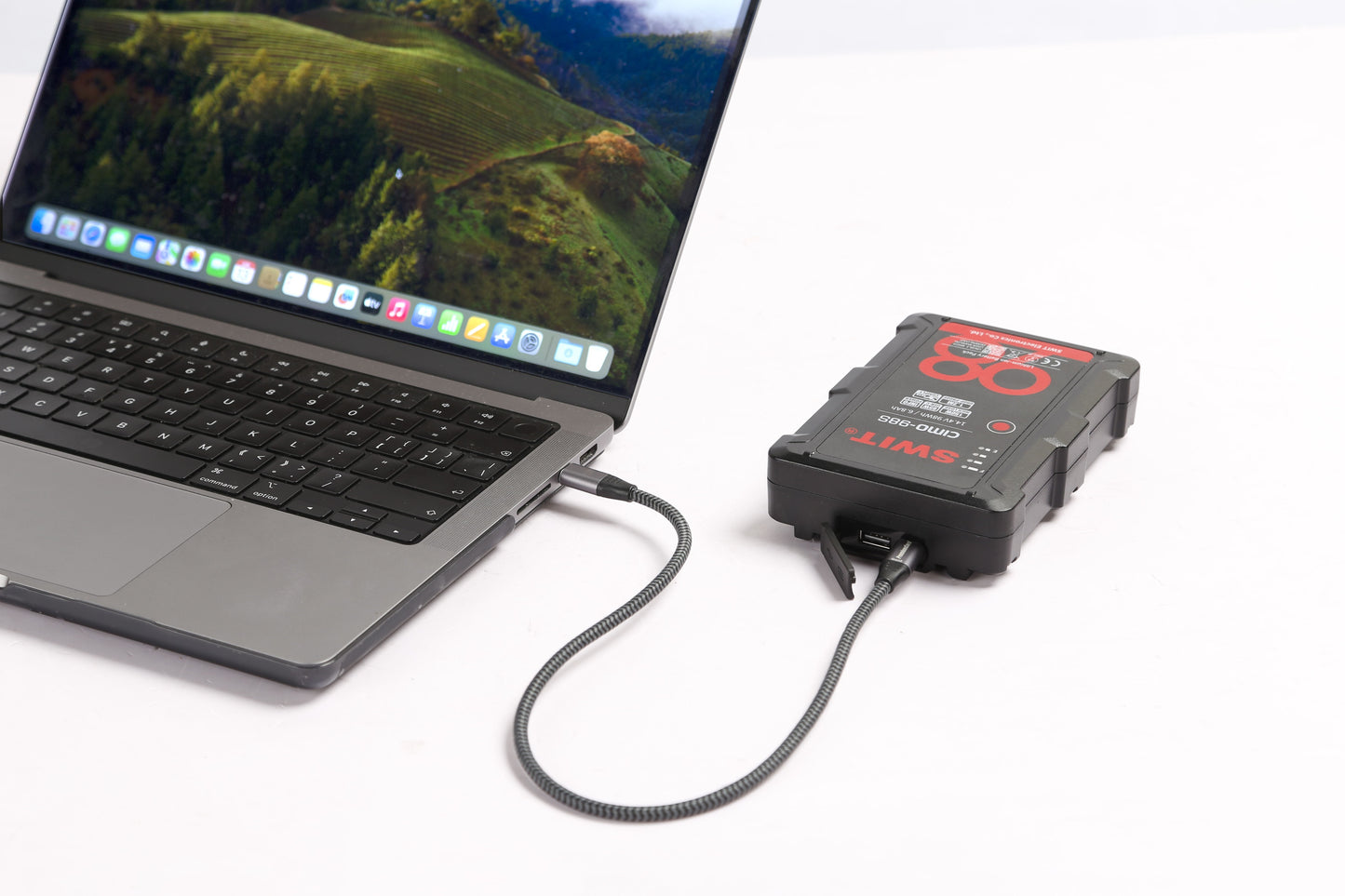 SWIT CIMO-98S | 98Wh 150W High Load V-Mount Battery with USB-C and powerful 2xD-taps, also ideal for long term use or high power draw lights