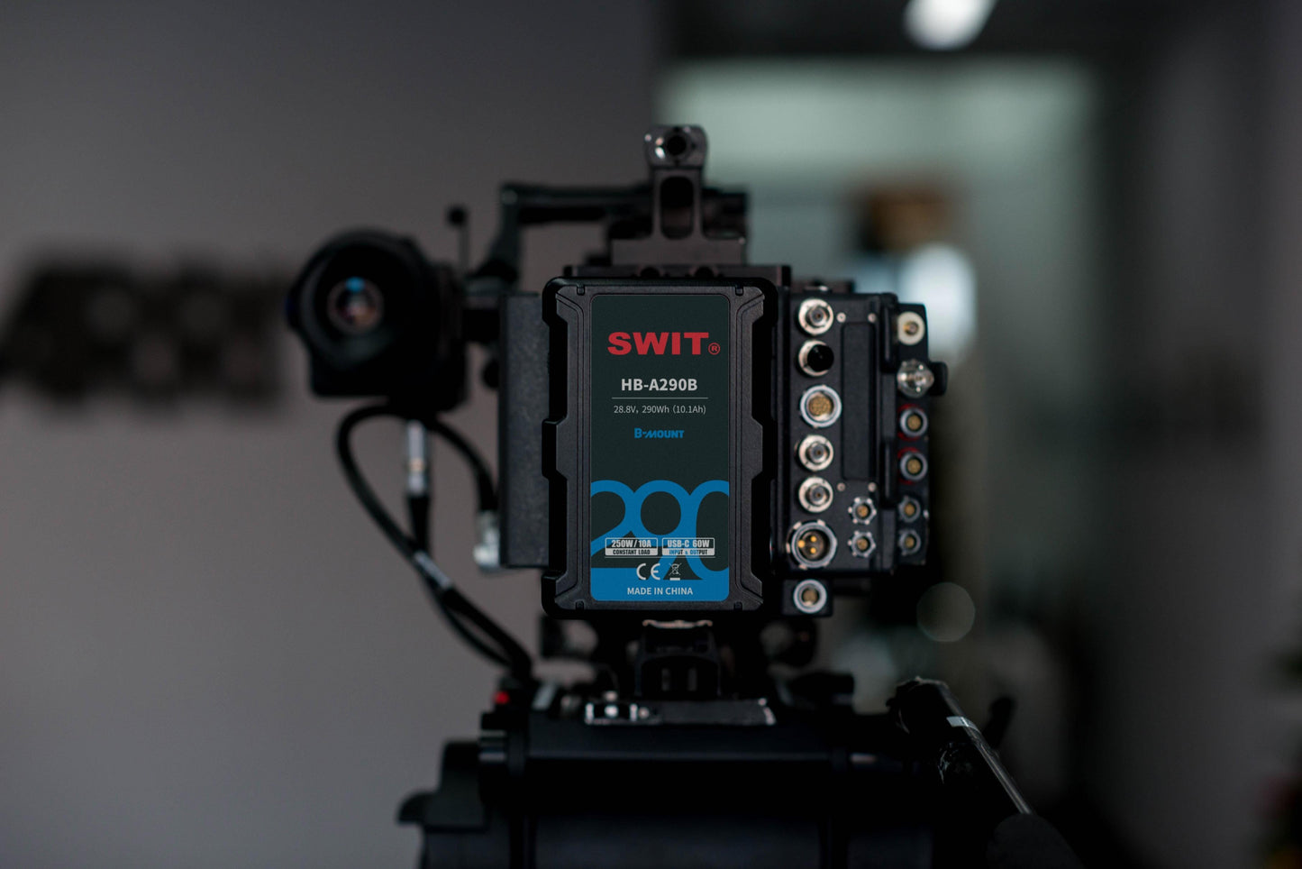 SWIT HB-A290B | 290Wh Battery with 28V B-Mount, 16V D-tap and USB-C/USB-A, also ideal for long term use or high power draw lights