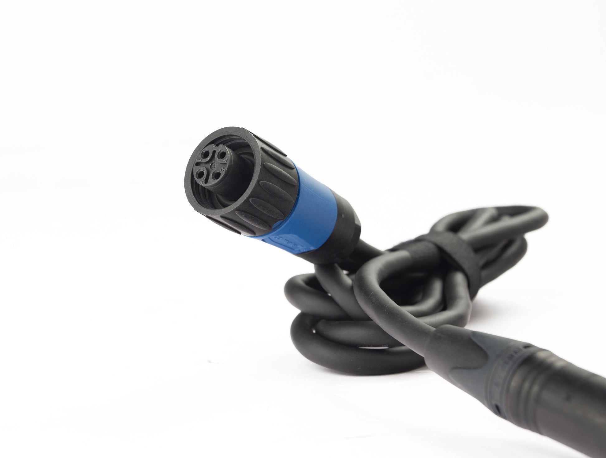 SWIT PA-704 | 3-pin XLR male to Ecomate 4-pin female Cable, 2m, for Creamsource Vortex