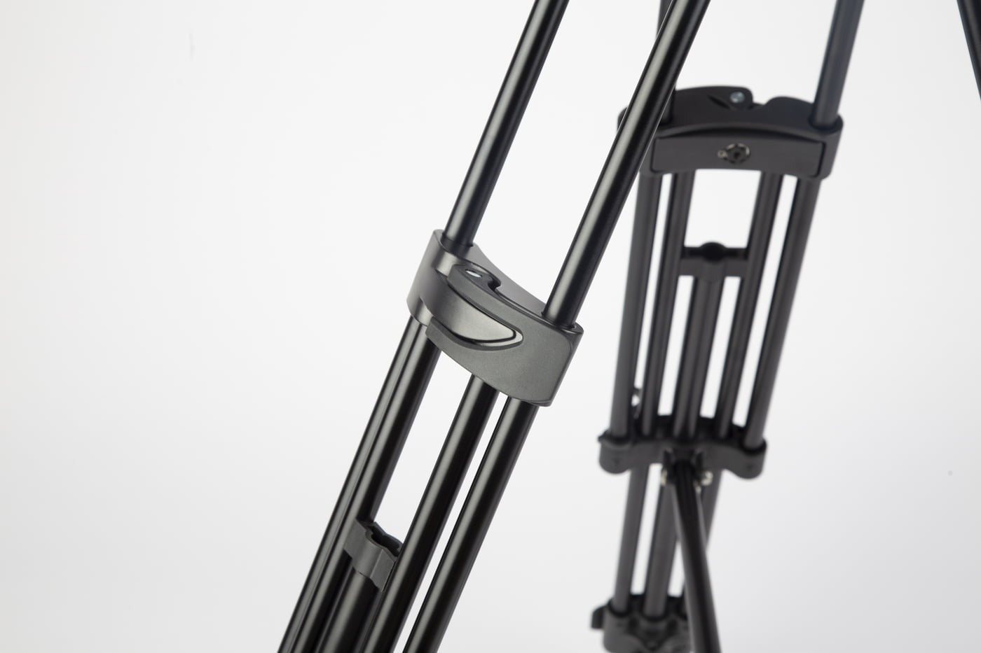 SWIT TOWER100 | Aluminum Camera Tripod KIT, with SWIT TH100A Fluid Video Head, Mid-level Spreader, 10kg Payload, Soft Bag